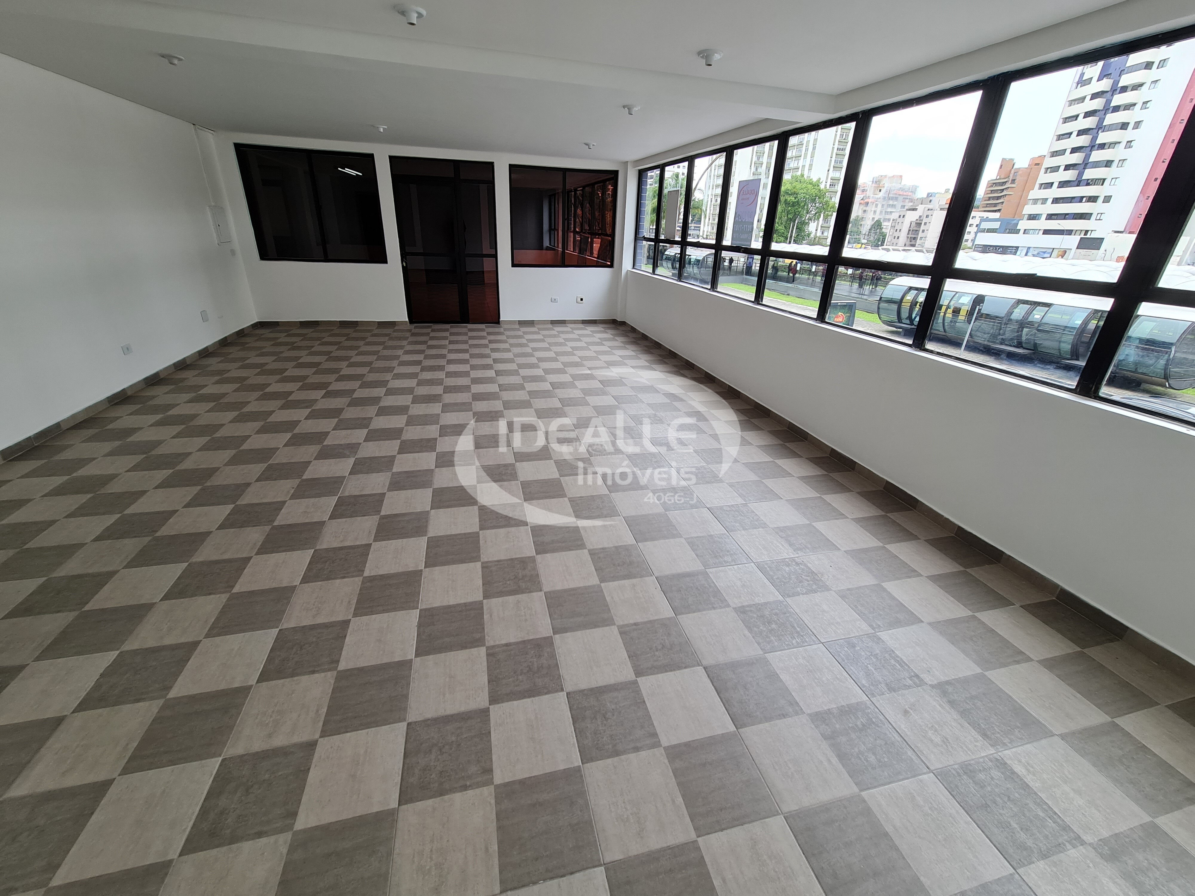 ED. GOLDEN LYON COMERCIAL