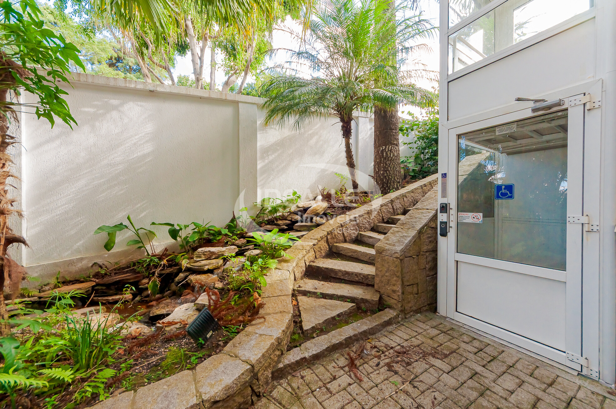 CASA COMERCIAL