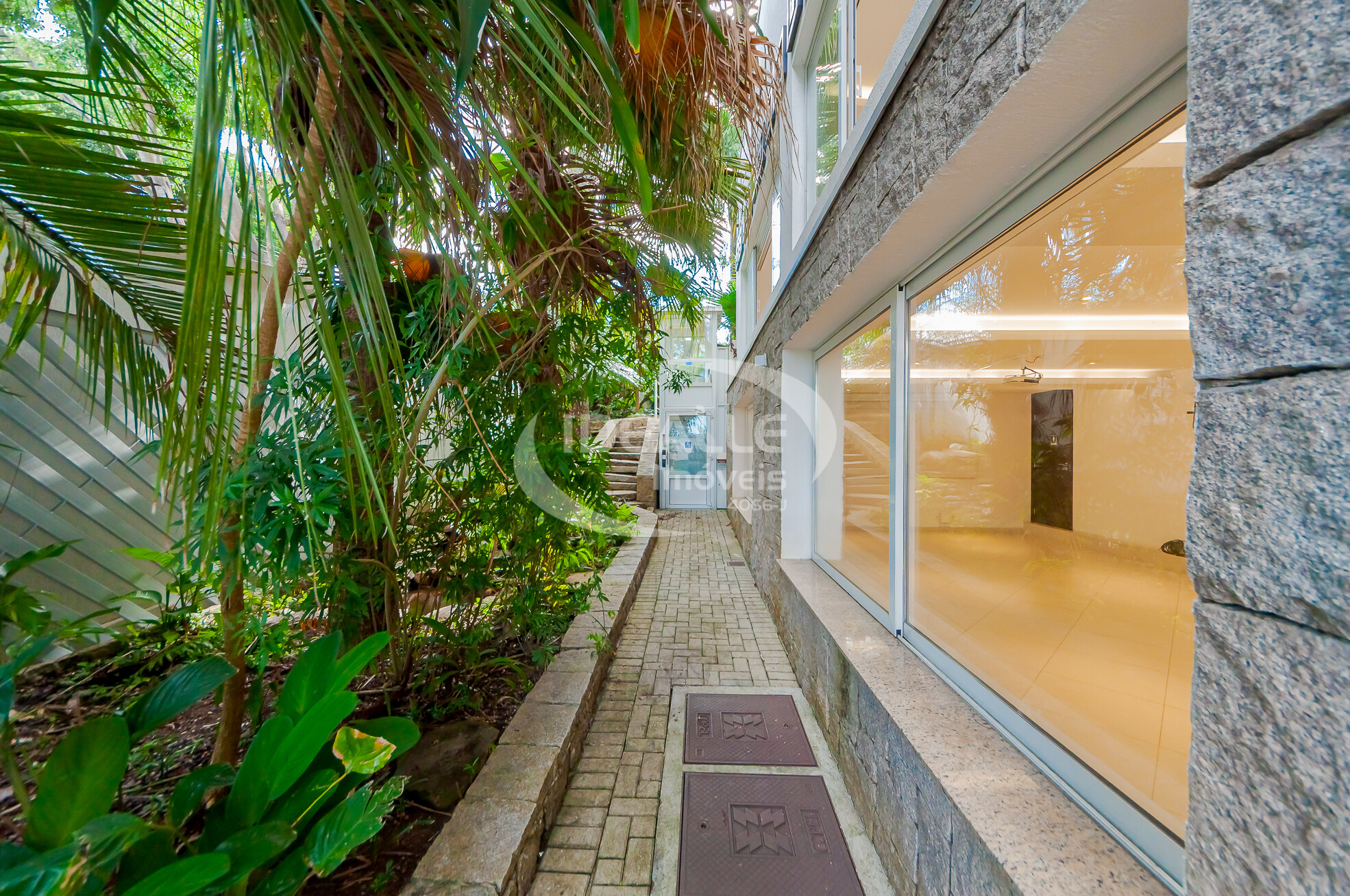 CASA COMERCIAL